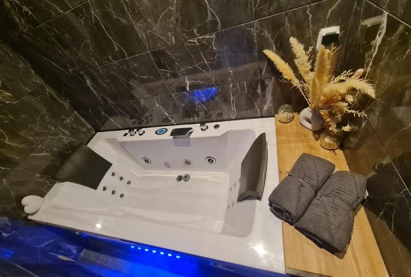 Love hotel Love Room Jacuzzi Lyon