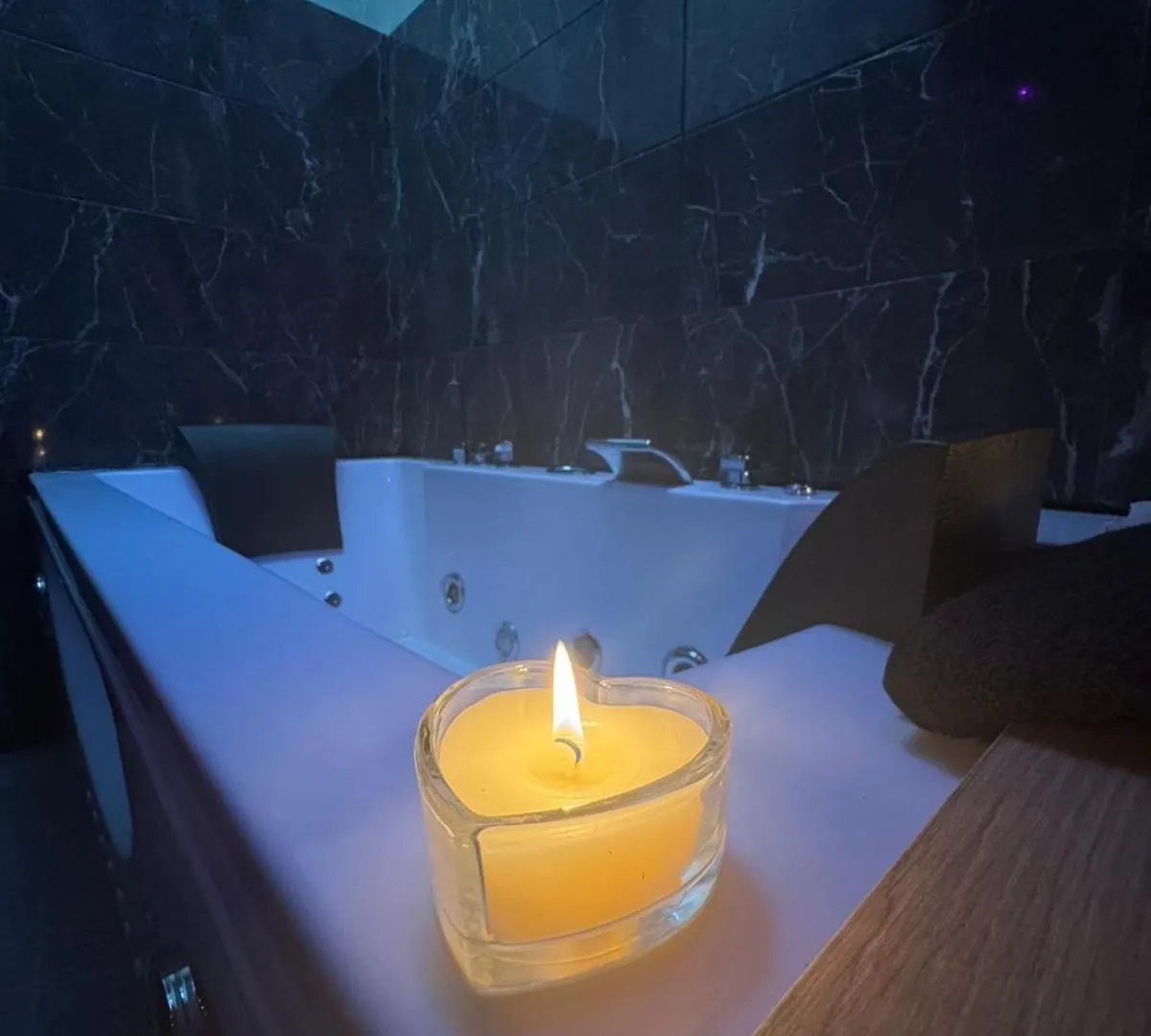 Love hotel Love Room Jacuzzi Lyon France