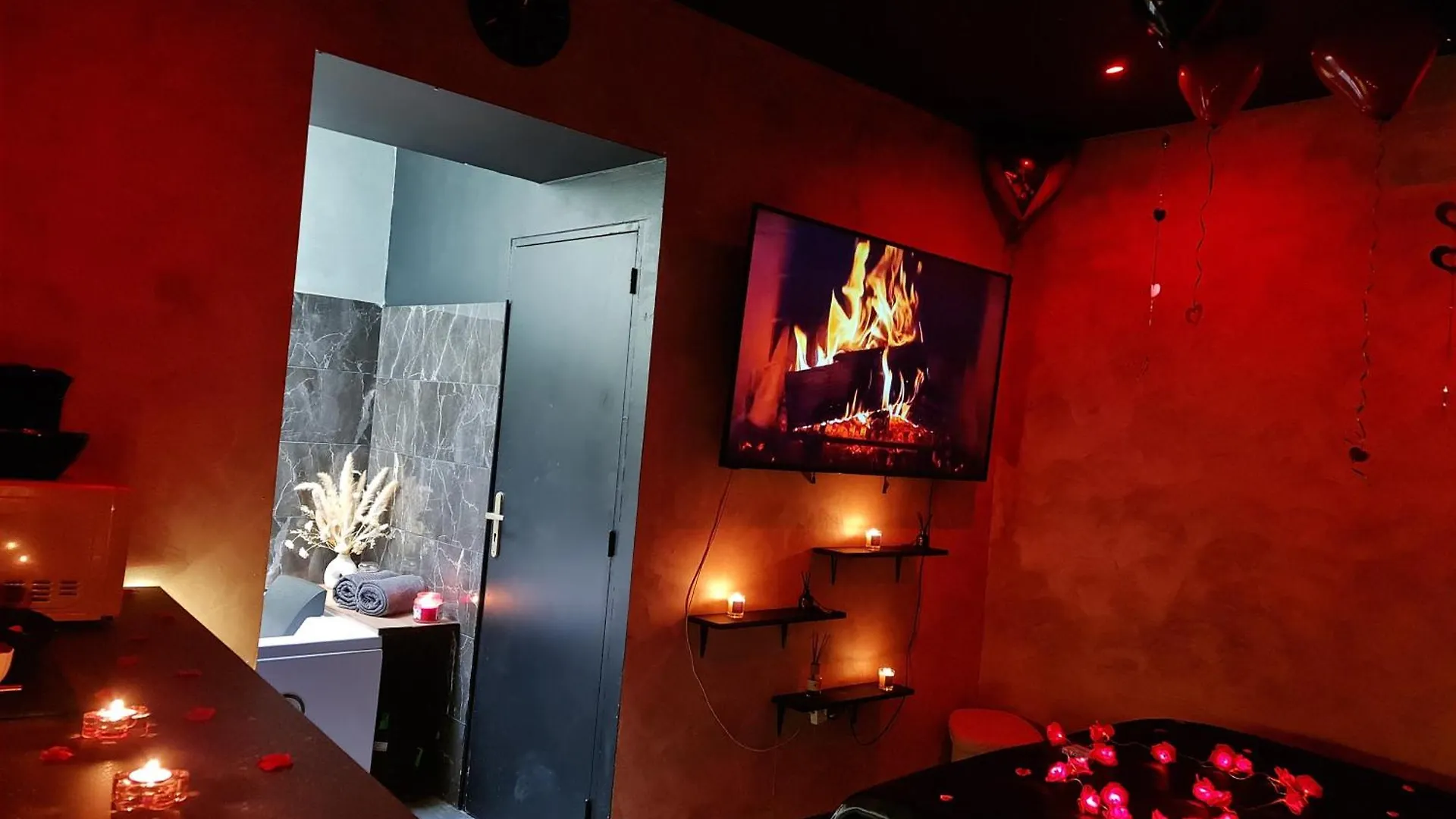 Love hotel Love Room Jacuzzi Lyon France